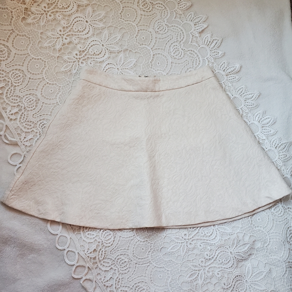 FOREVER 21 lace pattern skirt xs